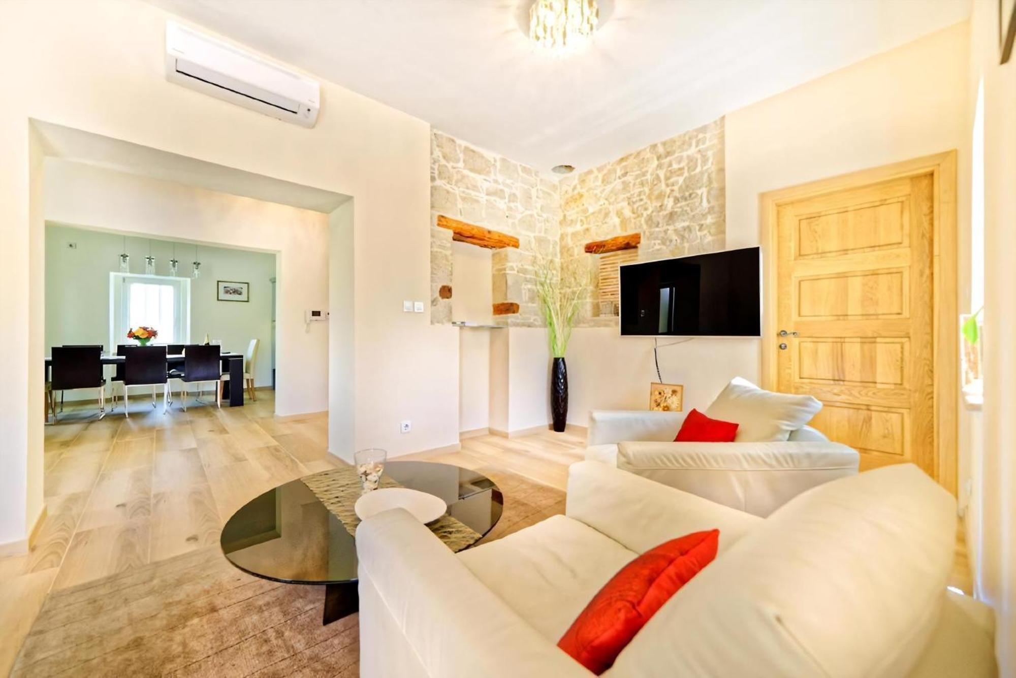 Villa Demetra Mit Infinity Pool Und Billiard Motovun Exterior foto